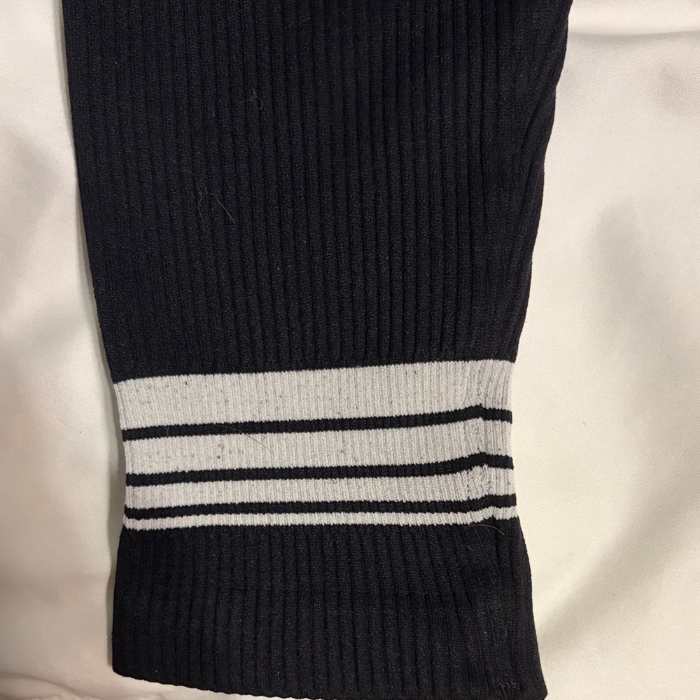 Nux Black Ribbed Set - Picture 6 of 8